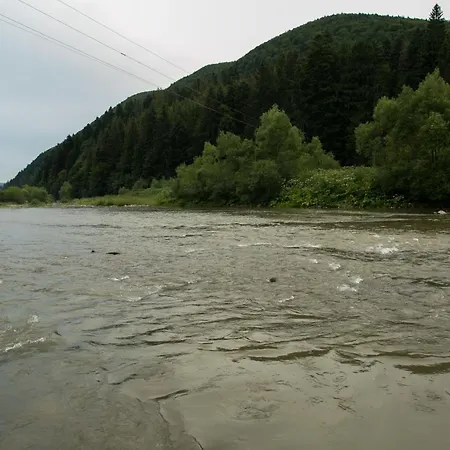 гостинний двір живиця чан Mizhhirya (Transcarpathia)